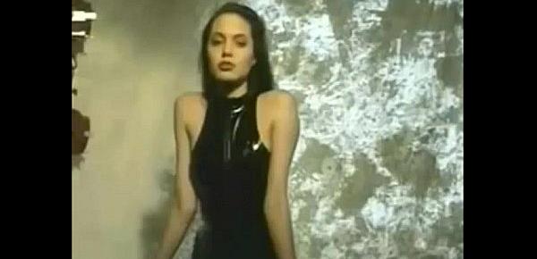  Angelina Jolie Rare Bikini Photoshoot